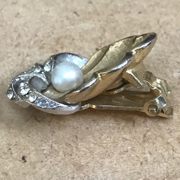 Vintage Signed ART Clip On EArrings Gold Tone Pearl Rhinestone Beads Shells Bow - Picture 7 of 12